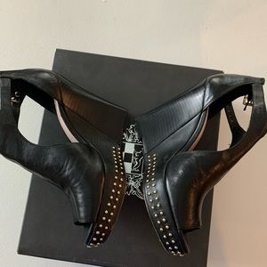 Vince Camuto Studded High Wedge‎ Sandal Size 7.5